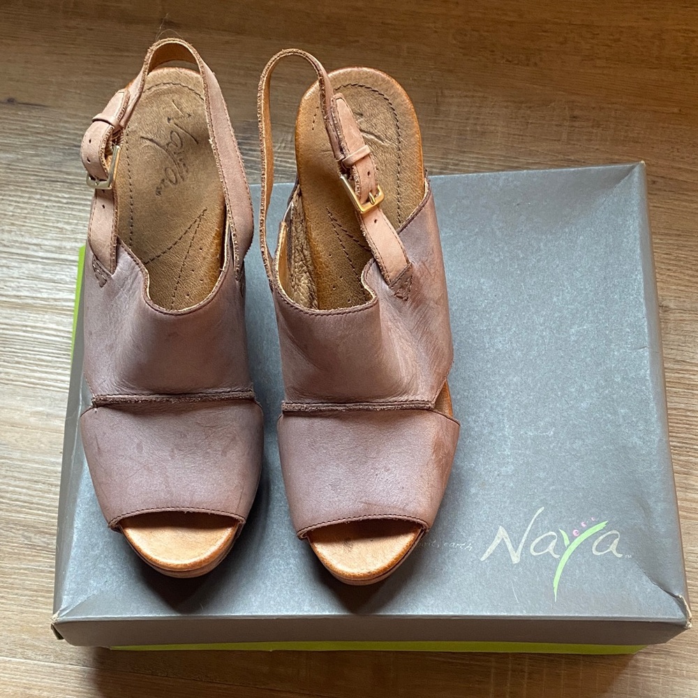 Naya Women's Brown Leather Peep-Toe Heels